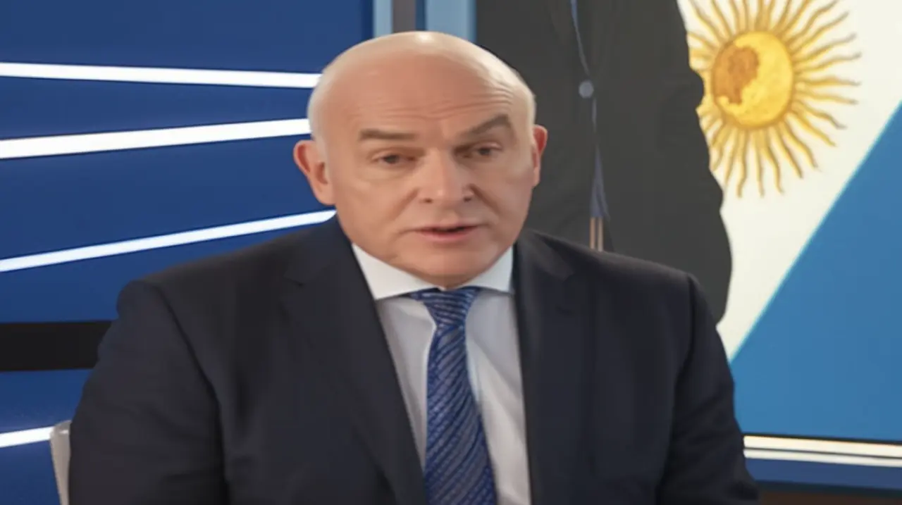 El destacado dirigente político José Luis Espert se manifestó a favor del sistema de bandas y calificó a la Argentina como una 'máquina loca para generar divisas'.. Foto: Redacción InfoArticulos