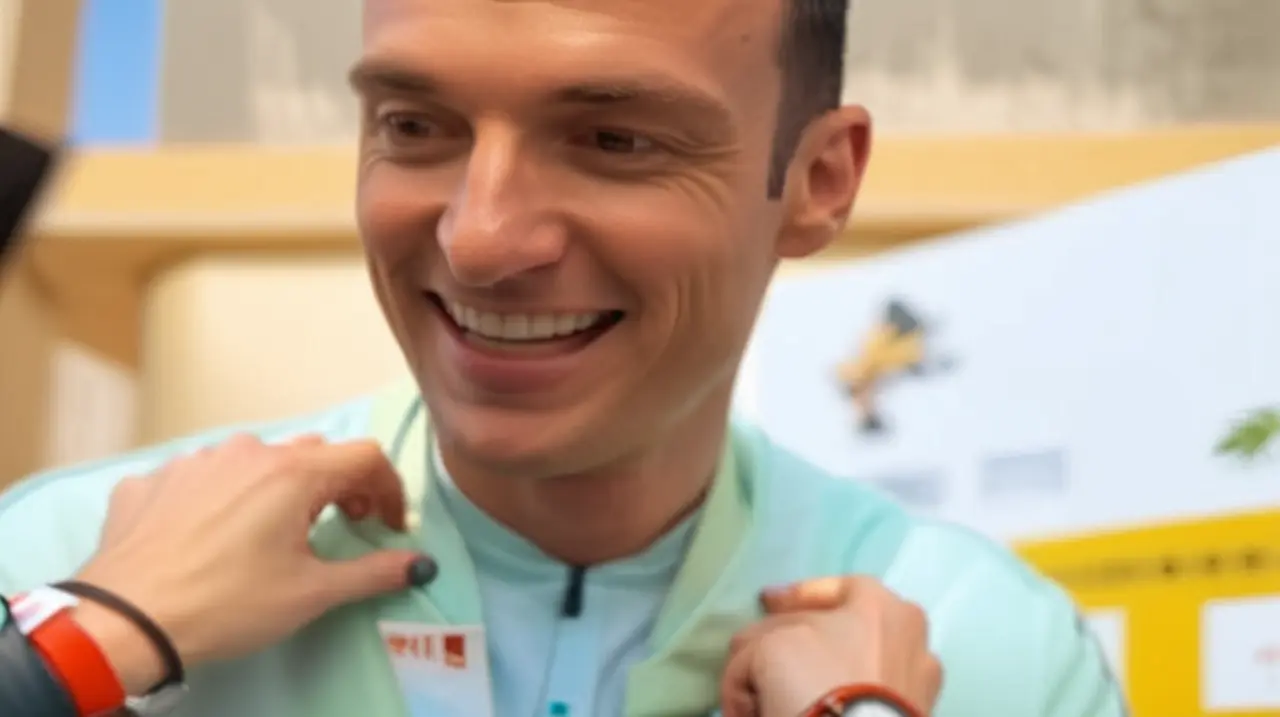 El seleccionador argentino Lionel Scaloni ganó otra medalla al participar en un evento de ciclismo en la isla balear de Mallorca.. Foto: Redacción InfoArticulos