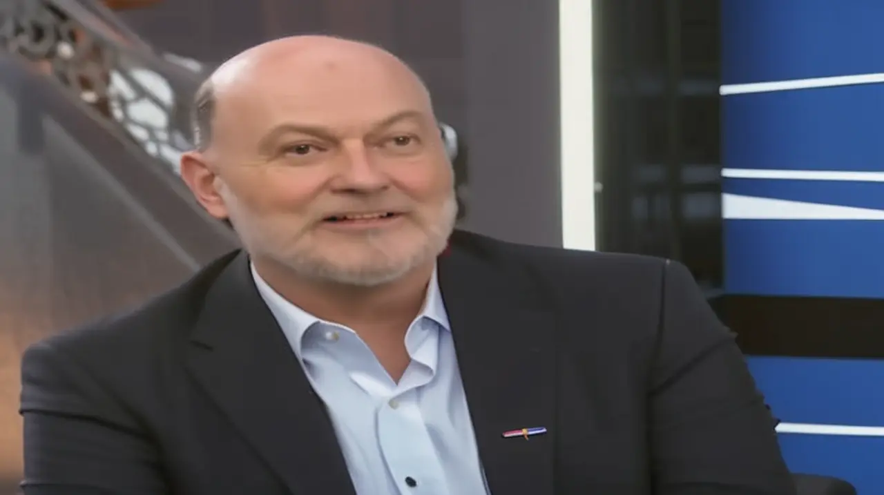 El ex presidente de la ANSES, Federico Sturzenegger, defendió ayer la motosierra y la reducción del gasto público: "El Estado grande es el ajuste". Foto: Redacción InfoArticulos