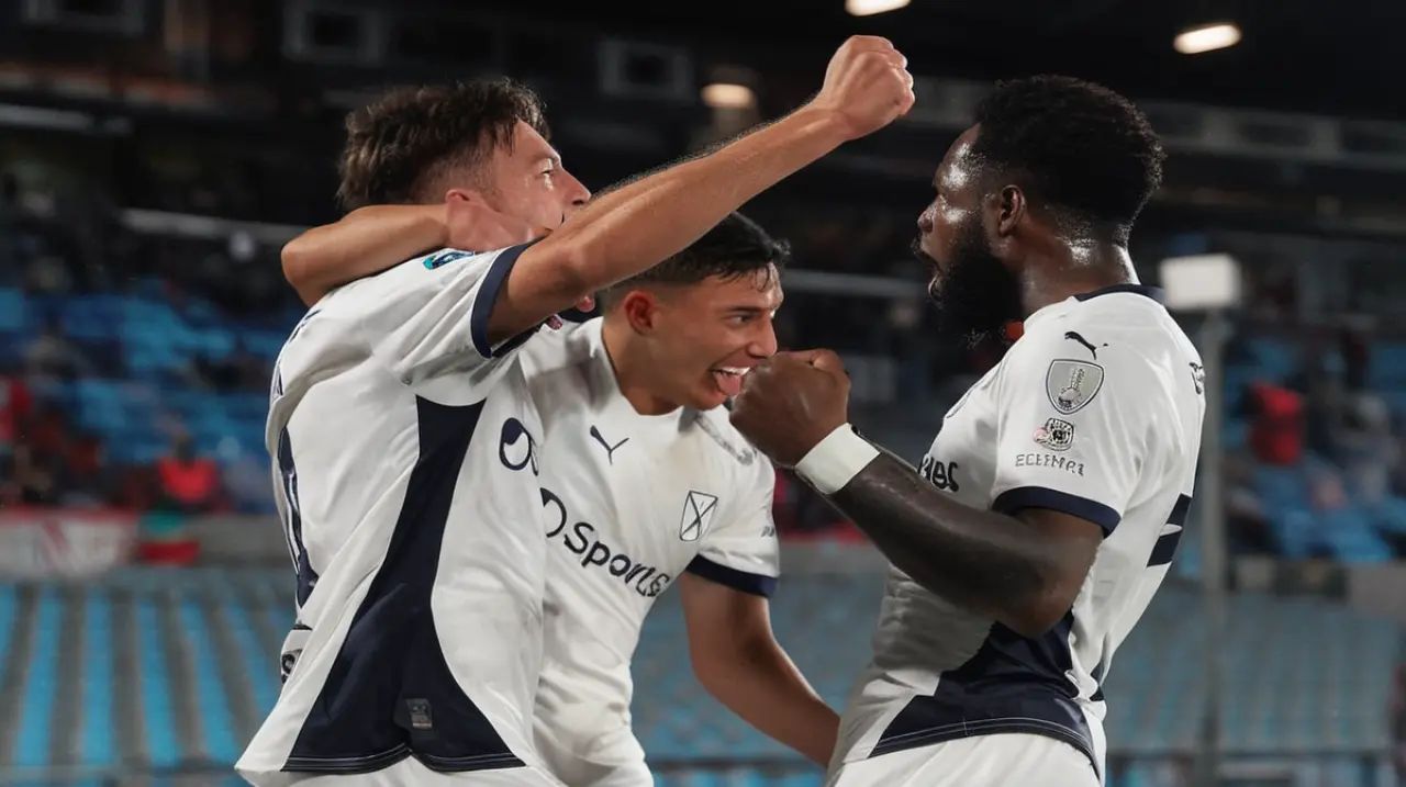 Independiente se recupera con un gran triunfo: cinco goles le bastaron a los visitantes para vencer a Boston River y aliviar el malestar en la Copa Sudamericana. Foto: Redacción InfoArticulos