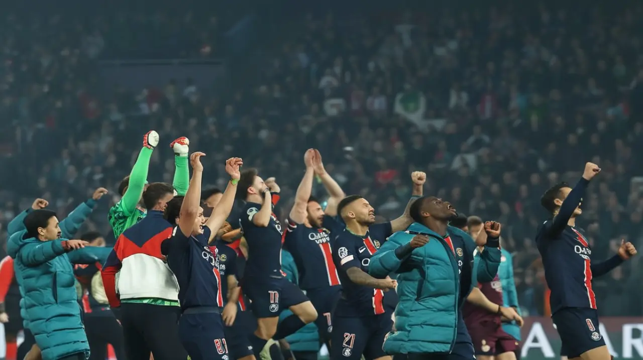 El PSG se llevó la victoria con un marcador de 2-1 sobre el Arsenal en un partido emocionante en París, lo que les da acceso a la final de la Liga de Campeones contra Inter.. Foto: Redacción InfoAr