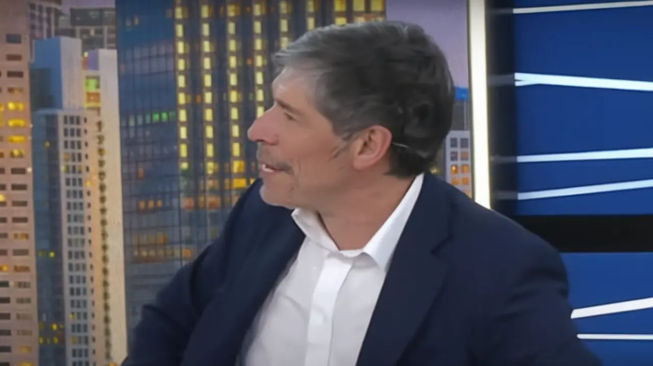 El senador Abal Medina se mostró satisfecho con la aprobación del proyecto en el Senado, considerando que es un paso importante para su implementación, aunque también lo calificó de 'maniobra pol