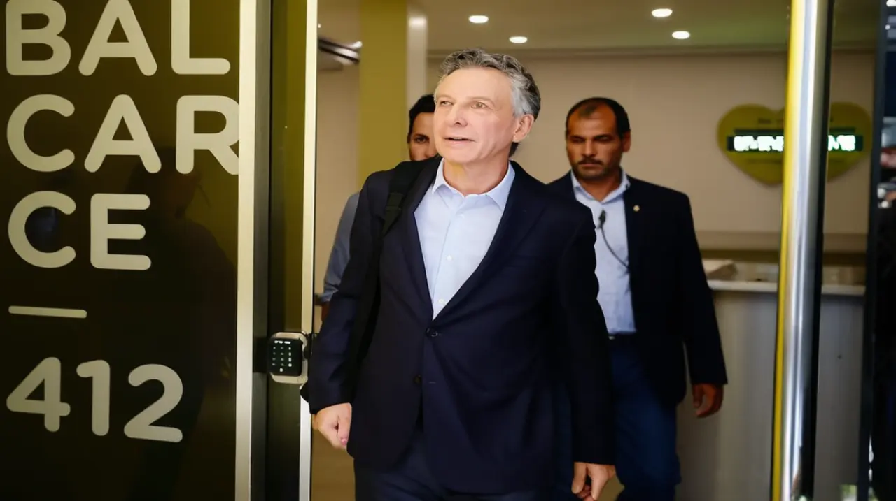 El presidente Mauricio Macri lanzó un fuerte ataque al gobierno por la debacle en la votación, calificándolo como "el único responsable" de la caída del proyecto de ley que buscaba eliminar la fi