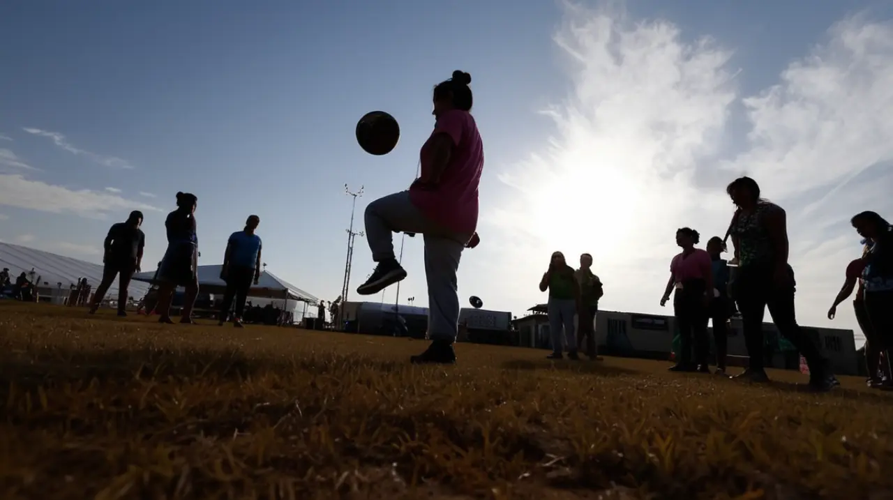 Un grupo de padres demanda la derogación de las nuevas regulaciones federales que afectan a los niños migrantes en su cuidado.. Foto: Redacción InfoArticulos