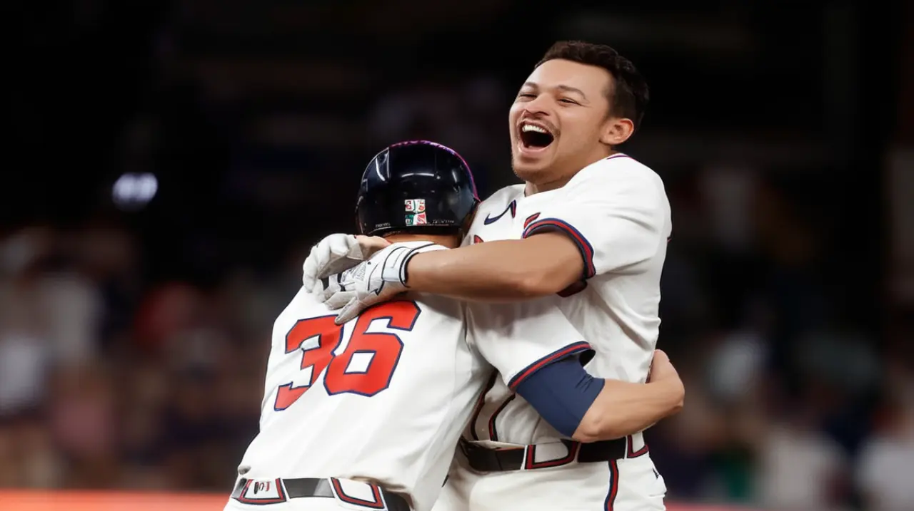 Aaron Baldwin da un empujón a su equipo, los Bravos logran una victoria emocionante de 5-4 sobre los Rojos en un partido que se alargó hasta 11 entradas.. Foto: Redacción InfoArticulos