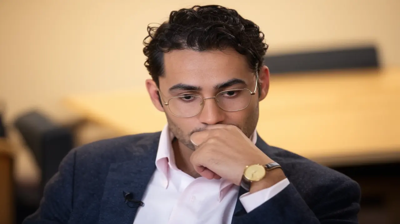 Un joven estudiante de origen palestino, recientemente liberado, ha formulado duras críticas contra la prestigiosa Universidad de Nueva York, específicamente la sede en Columbia, acusándola de prom