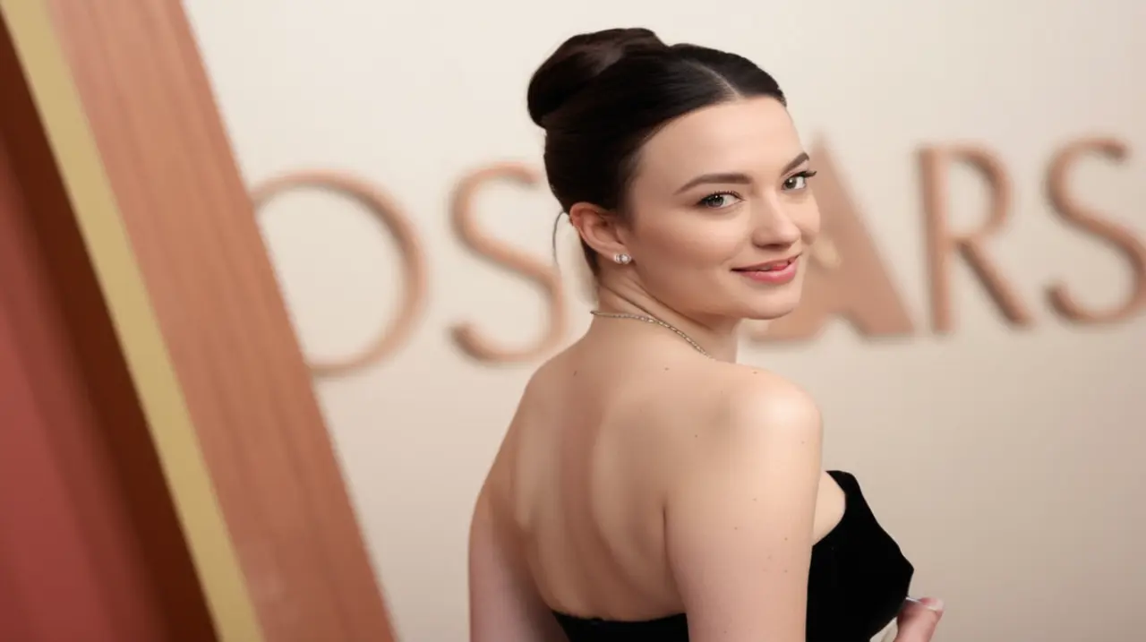 La actriz Mikey Madison, reconocida por su papel en Anora y ganadora de un premio Oscar, se une a una nueva producción junto a la talentosa Kirsten Dunst.. Foto: Redacción InfoArticulos