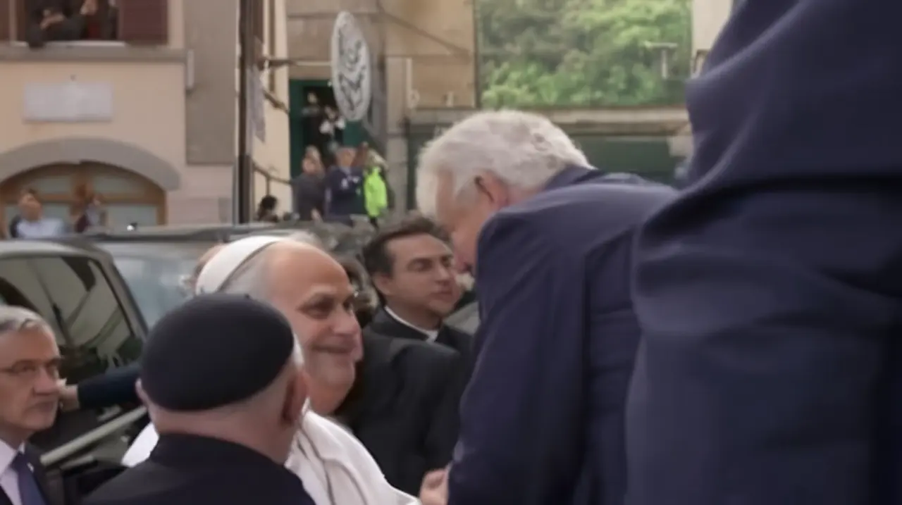 El Papa Francisco XIII realizó una visita inesperada a un lugar sagrado cercano a la ciudad eterna.. Foto: Redacción InfoArticulos