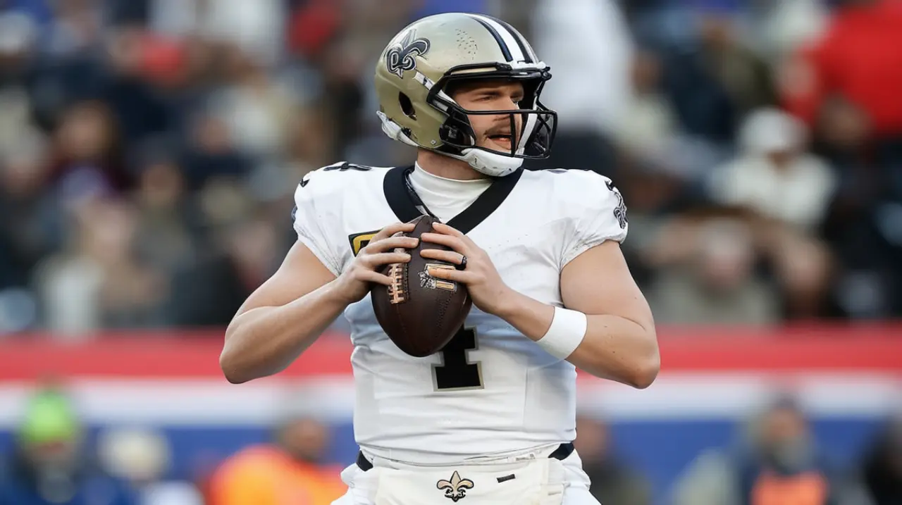 El quarterback Derek Carr ha anunciado su retirada del fútbol profesional debido a una condición crónica que afecta su hombro derecho.. Foto: Redacción InfoArticulos