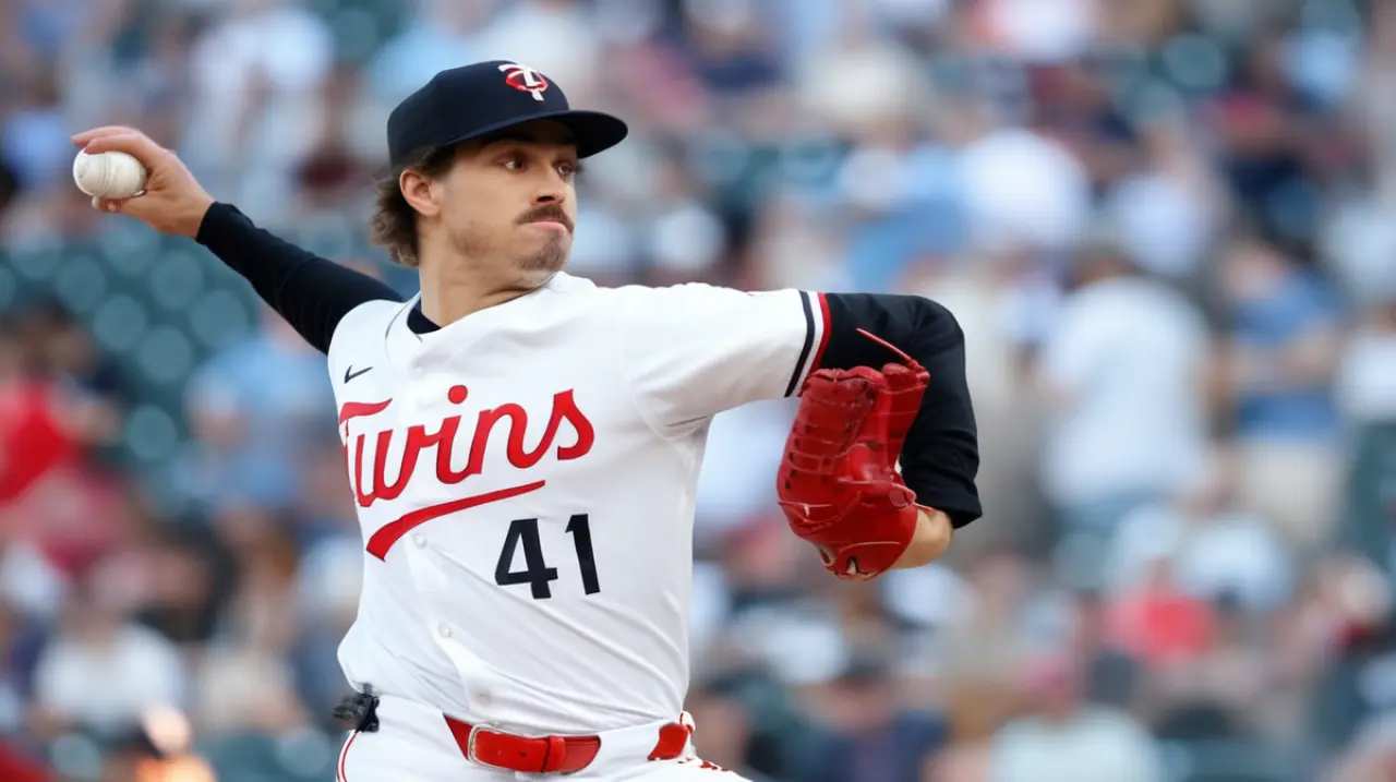 El lanzador Ryan de los Mellizos se destacó en la noche, contribuyendo con una actuación brillante para llevar a su equipo a una victoria ajustada de 2-1 contra los Gigantes de Minnesota.. Foto: Red