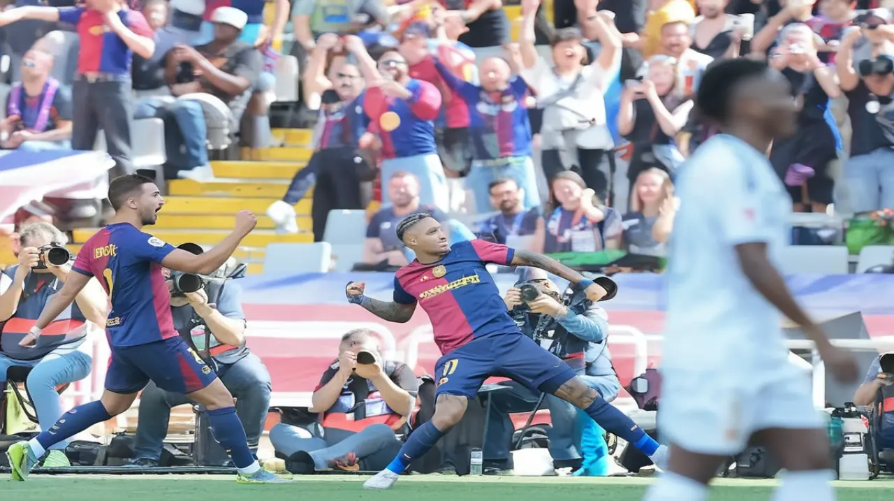 El emocionante encuentro entre Barcelona y Real Madrid en la Liga española dejó un legado de goles impactantes.. Foto: Redacción InfoArticulos