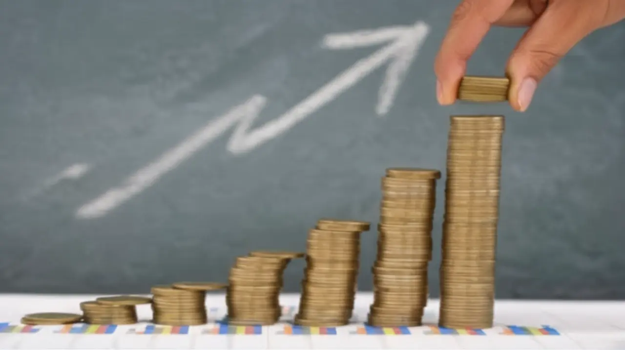 El salario mínimo en Nuevo México para el año 2025 se encuentra en un nivel determinado, y podría experimentar un aumento significativo en el futuro.. Foto: Redacción InfoArticulos