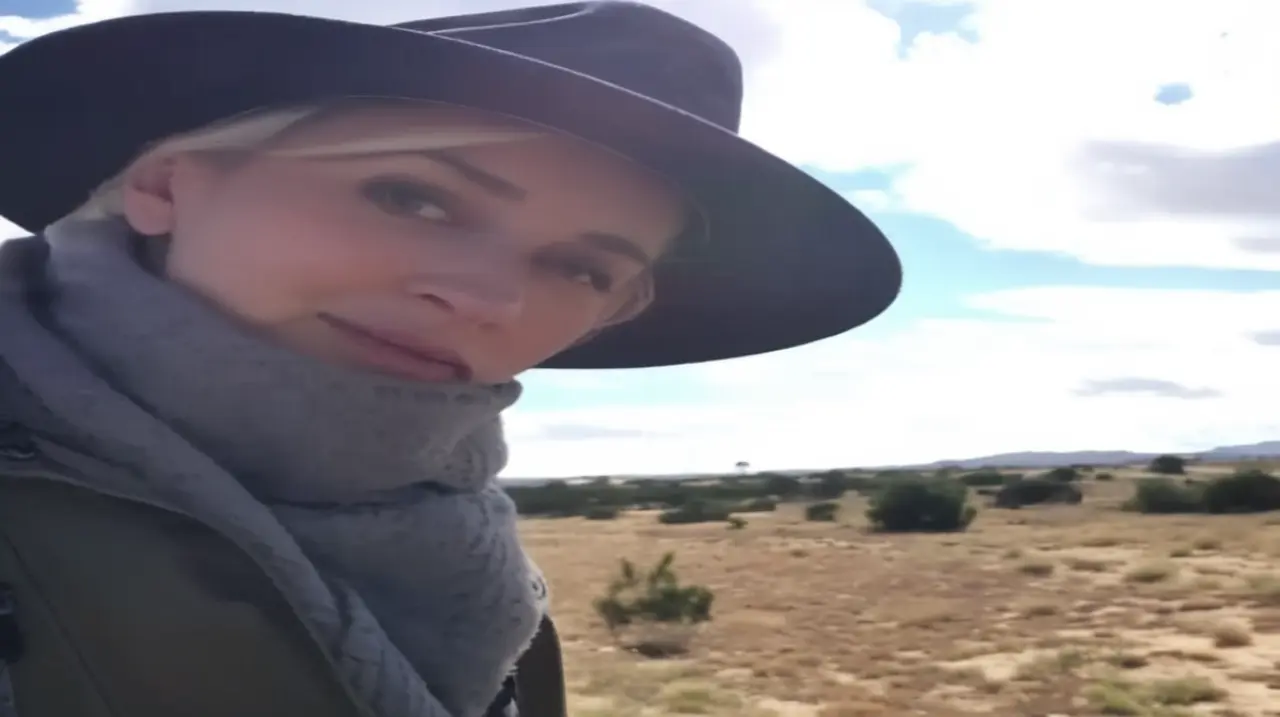 El trágico fallecimiento de Halyna Hutchins en la filmación de Rust: descubriendo secretos conmovedores y detalles precisos en un documental impactante. Foto: Redacción InfoArticulos