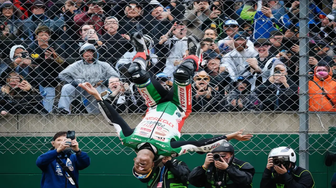Johann Zarco logró evadir el caos causado por la lluvia durante la carrera de MotoGP en Le Mans.. Foto: Redacción InfoArticulos