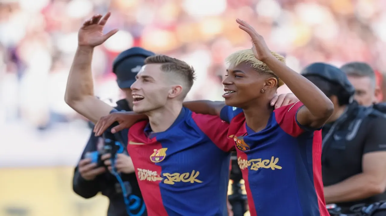 El Fútbol Club Barcelona logra un emocionante triunfo sobre el Real Madrid con un resultado de 4-3, lo que le permite acercarse a la conquista del título de La Liga.. Foto: Redacción InfoArticulos