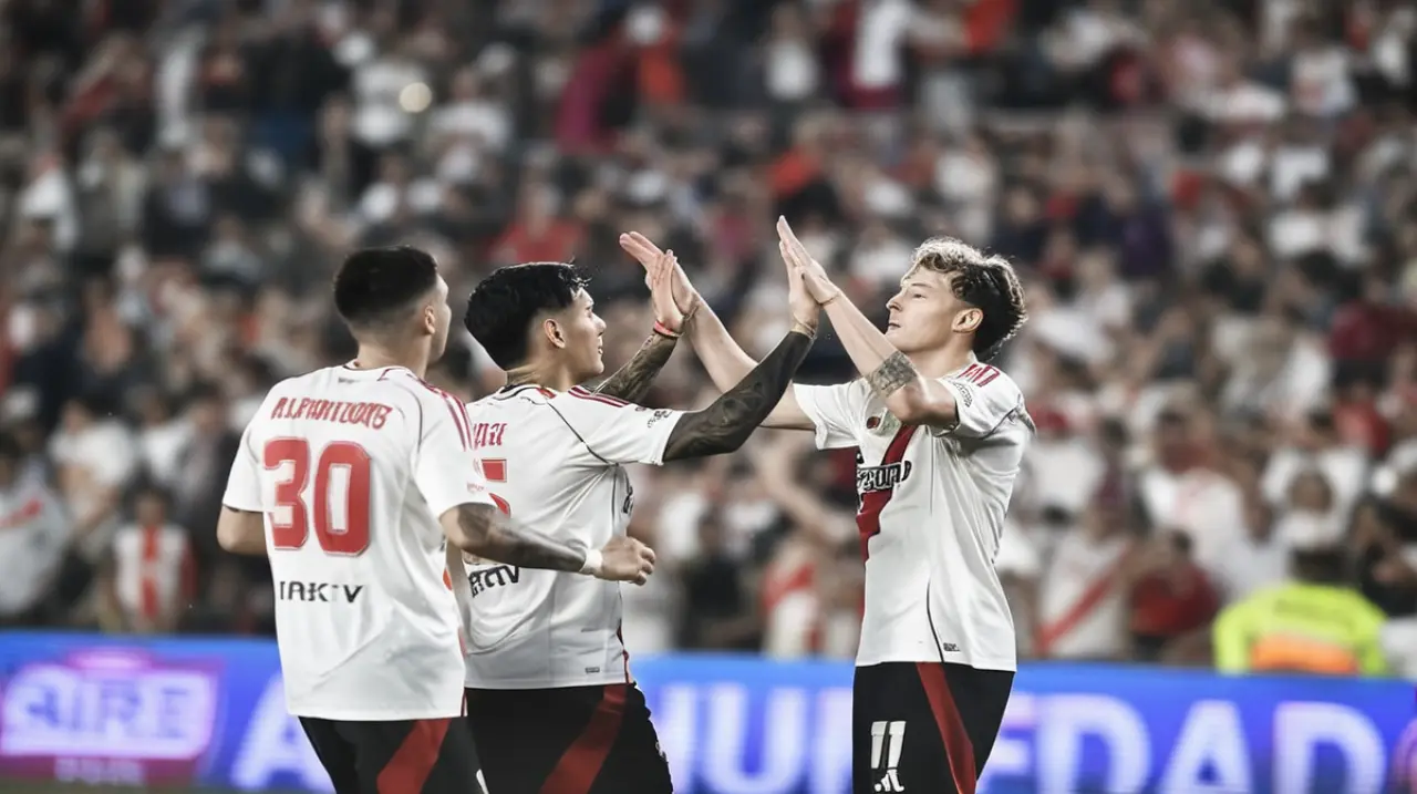 El técnico de River descubrió la fórmula para reactivar su ataque, poniendo fin a la racha negativa del equipo.. Foto: Redacción InfoArticulos