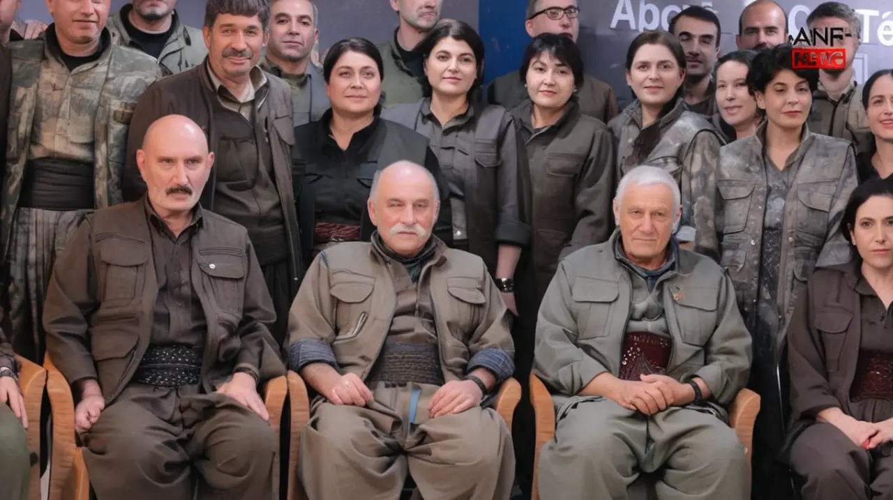 La organización kurda PKK ha anunciado su disolución y el cese definitivo de las hostilidades con el gobierno turco después de cuatro décadas de conflicto armado.. Foto: Redacción InfoArticulos