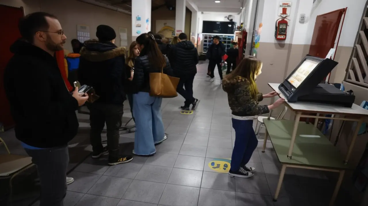 Ya está disponible el padrón electoral para las elecciones de 2025 en la Ciudad Autónoma de Buenos Aires (CABA). Los ciudadanos pueden consultar su lugar de voto y obtener información sobre el pro