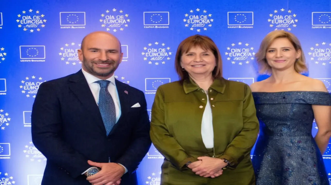 Fotos del festejo en honor a la celebración del Día de Europa con todos sus asistentes presentes.. Foto: Redacción InfoArticulos
