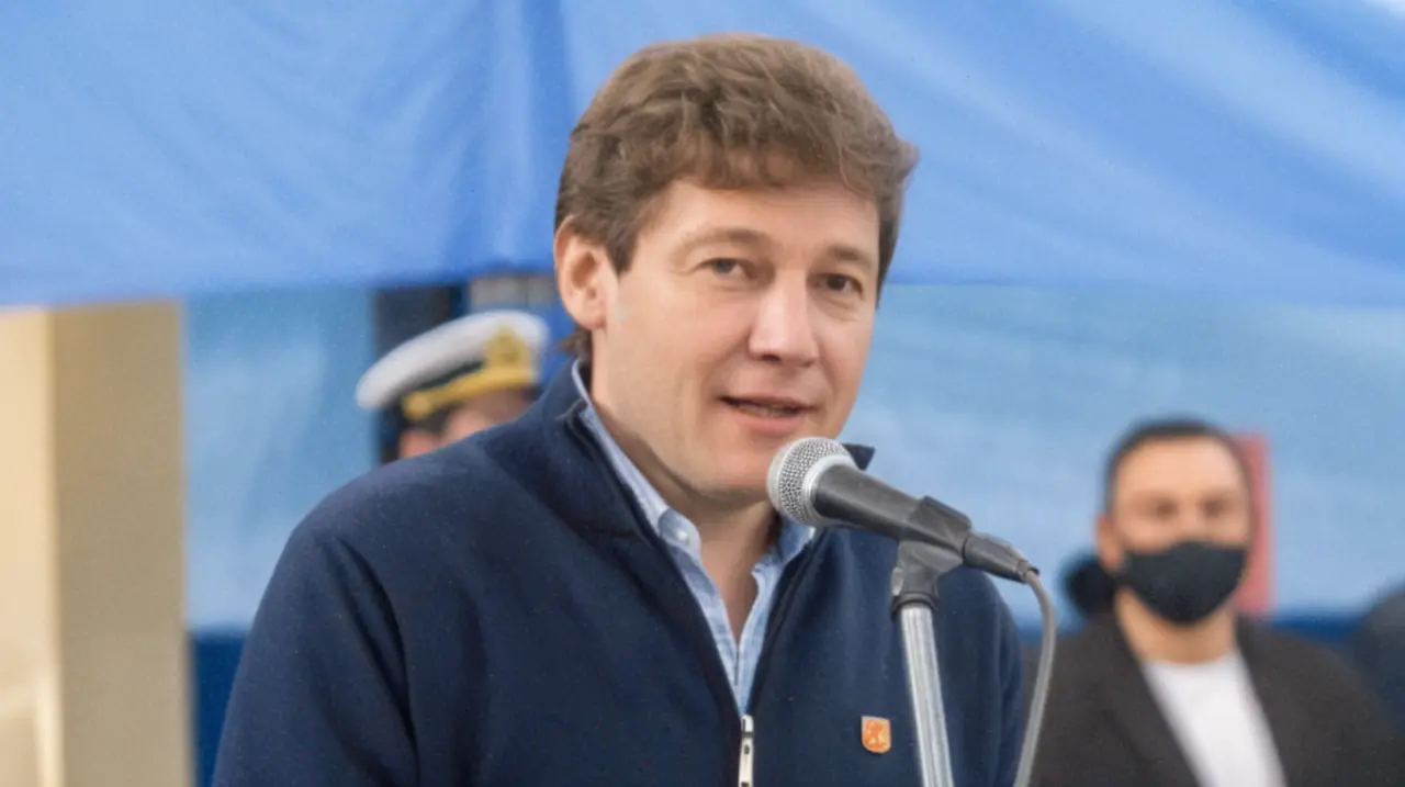 Reacción del gobernador de Tierra del Fuego ante el fin de los impuestos en teléfonos móviles y algunos electrodomésticos. Foto: Redacción InfoArticulos