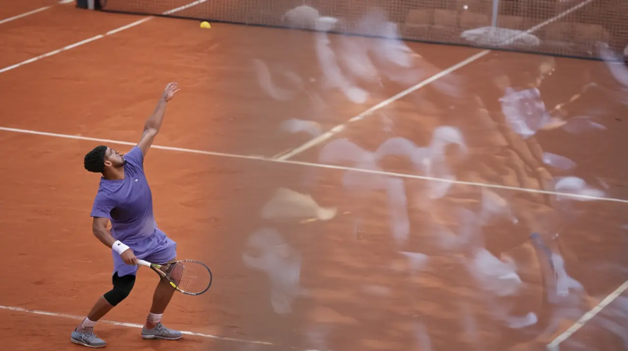 Carlos Alcaraz enfrentará a Tommy Paul en los cuartos de final del Abierto de Italia, mientras que Francesco Paolini logra su pase a las semifinales.. Foto: Redacción InfoArticulos