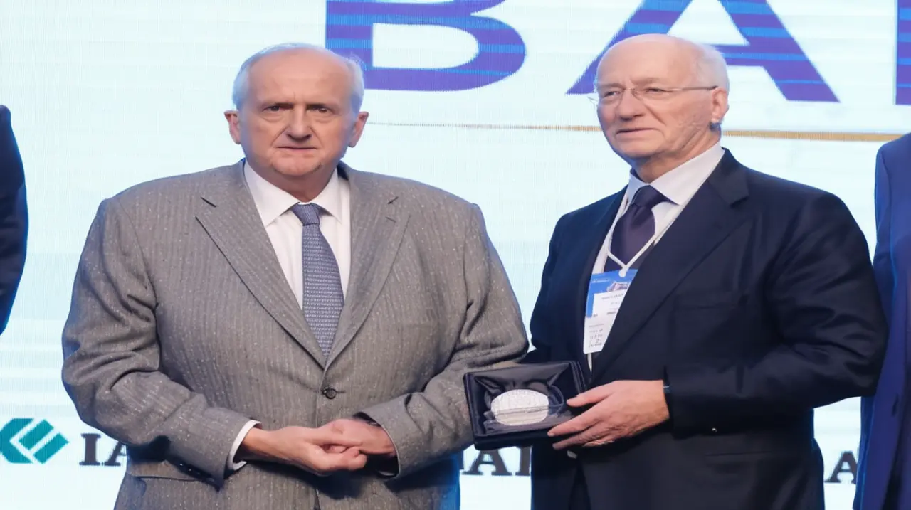 El empresario Paolo Rocca recibió un reconocimiento a su carrera y compartió sus motivos para elegir al país como destino.. Foto: Redacción InfoArticulos