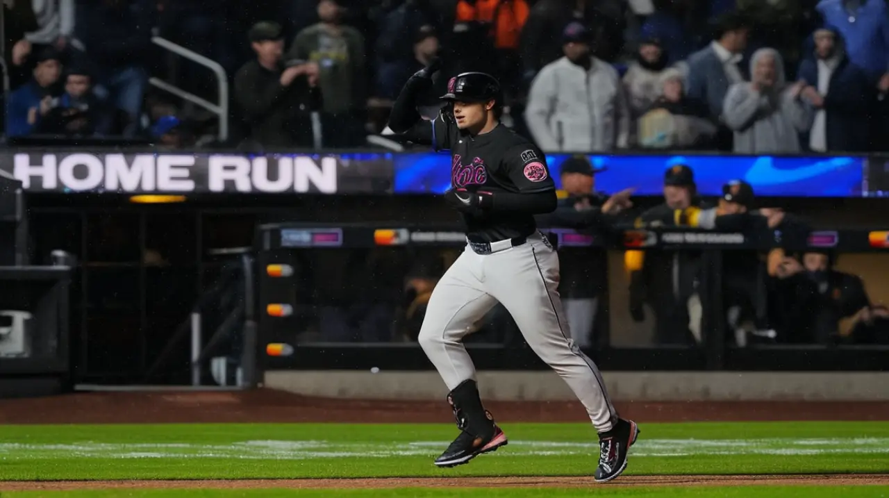 El jonrón de Baty en la séptima entrada decidió el partido, llevando a los Mets a una victoria por 2-1 sobre los Piratas, que no pudieron hacer nada para evitar la derrota.. Foto: Redacción InfoAr