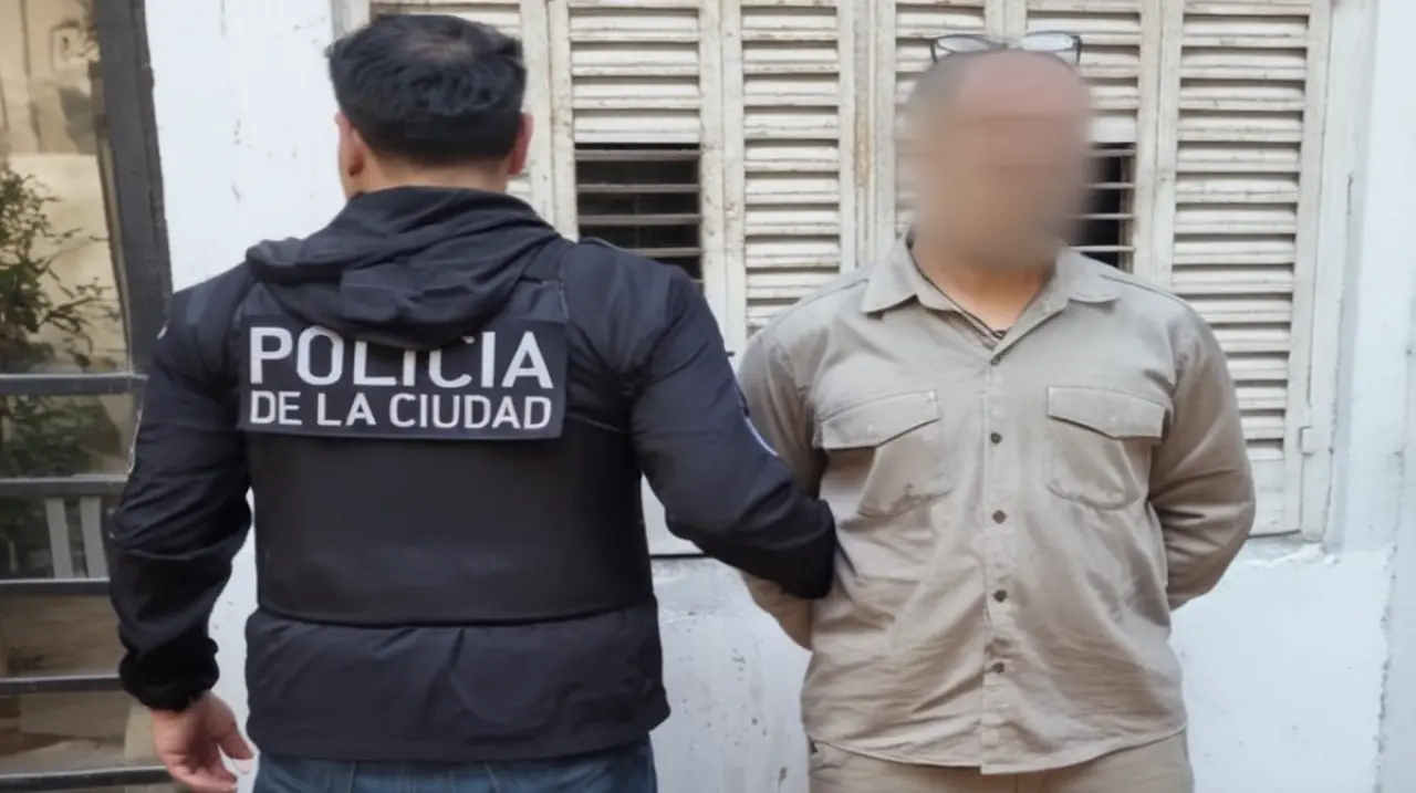 Un guardia de seguridad de un inmueble en San Nicolás fue detenido por vender armas en una plataforma de comercio electrónico.. Foto: Redacción InfoArticulos