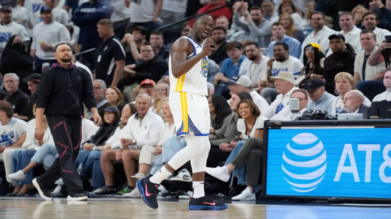 La liga de baloncesto profesional (NBA) ha impuesto una multa de 50.000 dólares a Draymond Green por expresar dudas sobre la integridad de los árbitros.. Foto: Redacción InfoArticulos