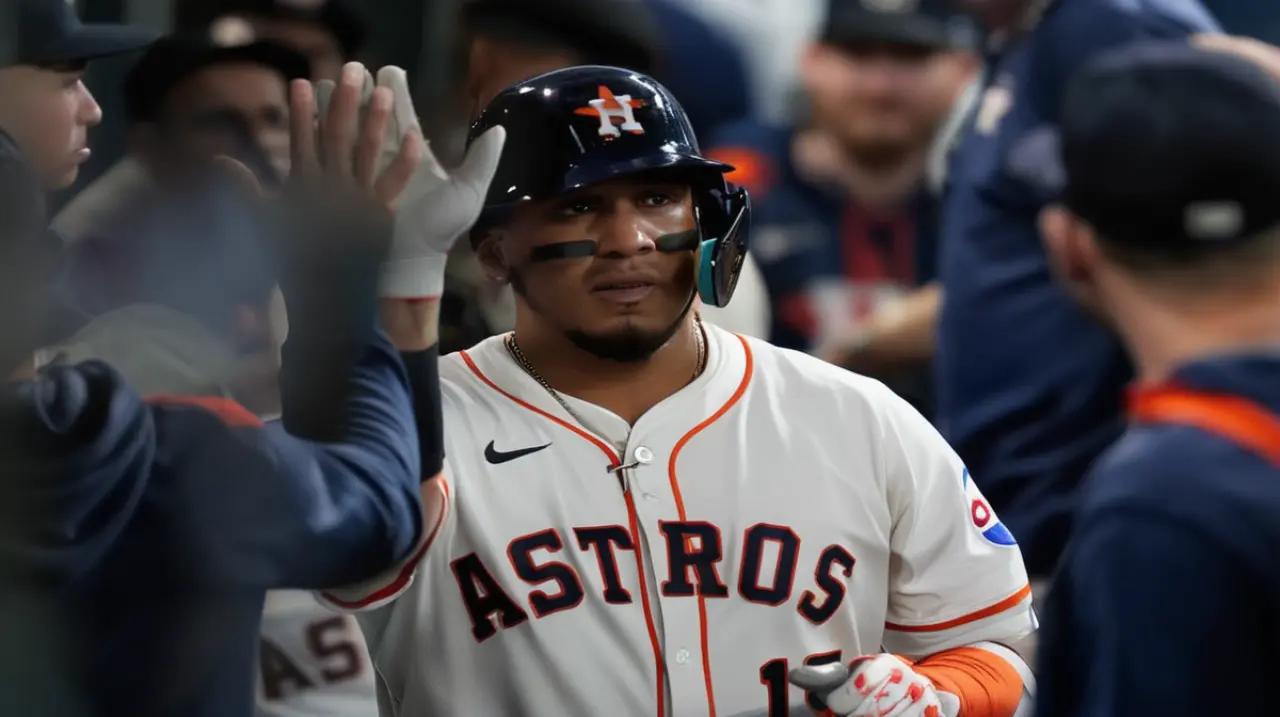 El golpe decisivo de Jeremy Peña en la octava entrada dio la victoria a los Astros por 4-3 ante los Reales.. Foto: Redacción InfoArticulos