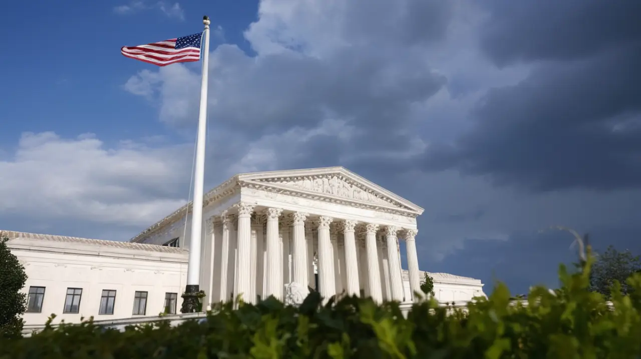 Lo que se conoce sobre los residentes del país por nacimiento en Estados Unidos y el fallo de la Corte Suprema para mañana. Foto: Redacción InfoArticulos