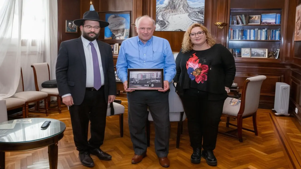 La polémica se desató tras la invitación del rabino de la AMIA al ex funcionario Parrilli, quien enfrenta acusaciones relacionadas con el Memorándum con Irán.. Foto: Redacción InfoArticulos
