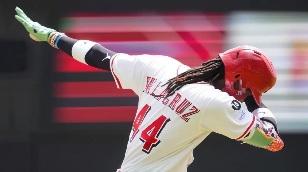 Los Rojos anotaron tres jonrones importantes, mientras que Martínez lanzó siete entradas sin permitir carreras para llevar a su equipo a una victoria contundente de 7-1 sobre las Medias Blancas.. Fo
