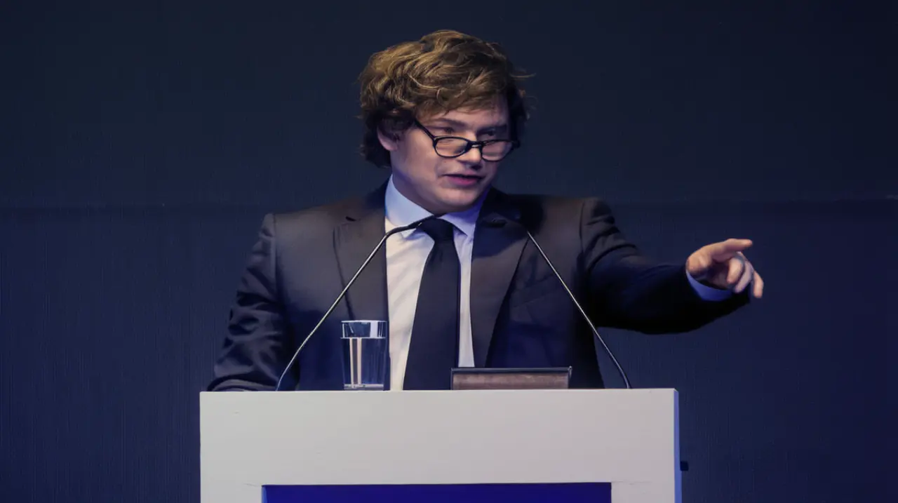 El diputado Javier Milei se presentó en vivo para discutir las últimas decisiones del Ejecutivo Nacional.. Foto: Redacción InfoArticulos