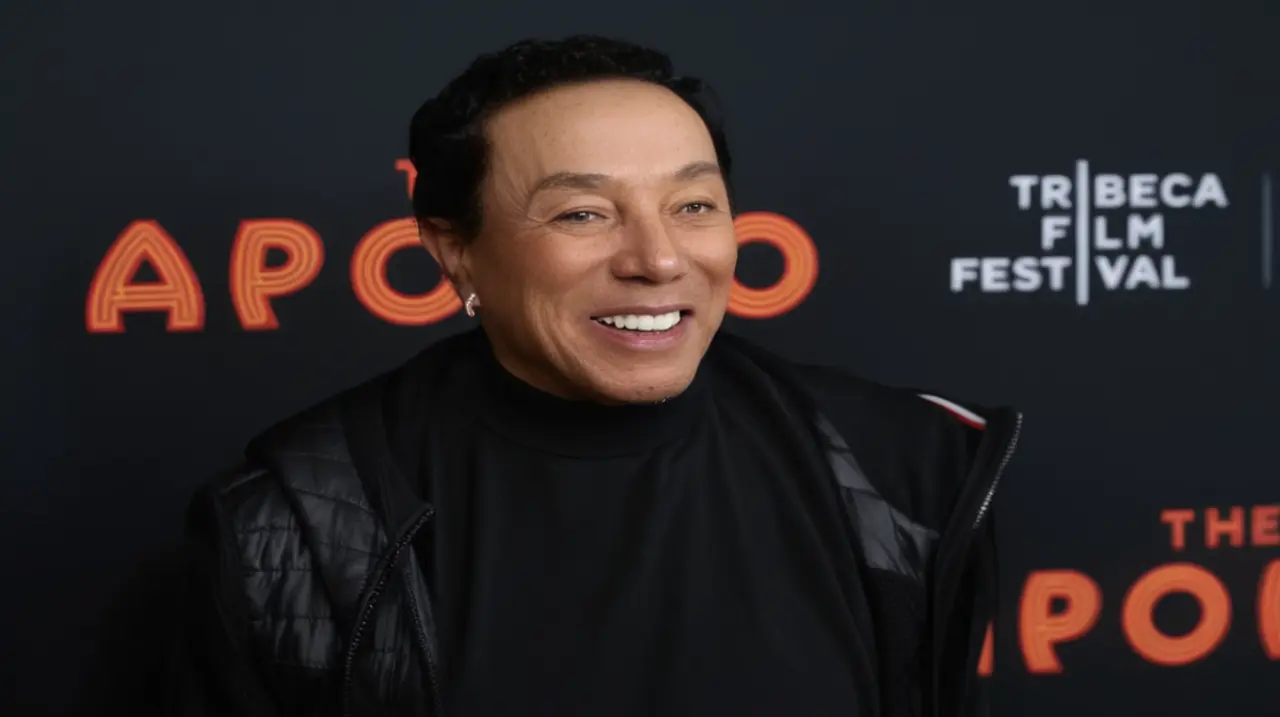 Smokey Robinson se enfrenta a una investigación penal tras ser acusado de violación y agresión sexual.. Foto: Redacción InfoArticulos