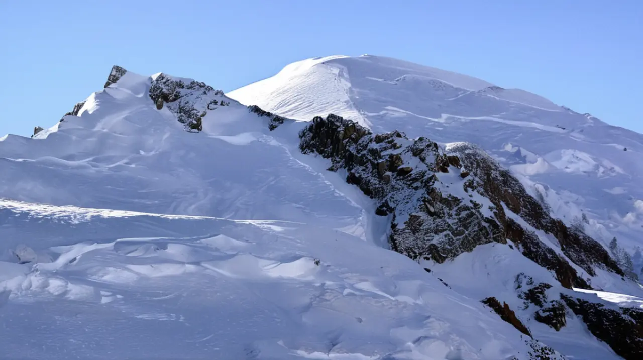 Un guía argentino falleció mientras practicaba esquí en la montaña de Mont Blanc, ubicada en los Alpes franceses.. Foto: Redacción InfoArticulos