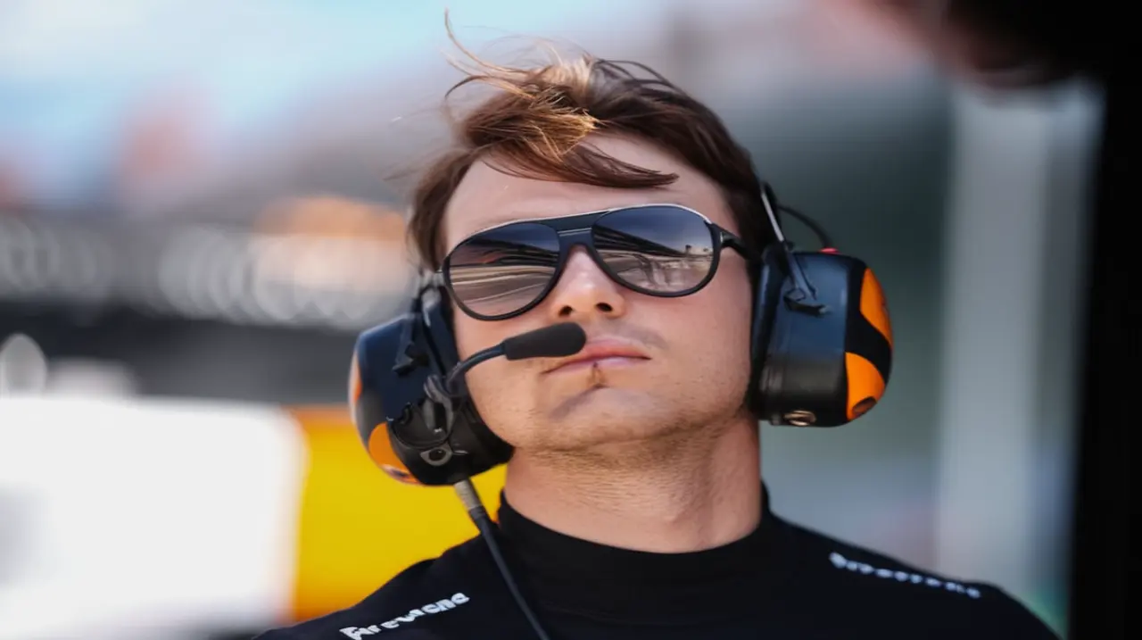 Pato O'Ward se lleva la victoria en las 500 Millas de Indianápolis, una verdadera celebración para él y todo el público presente.. Foto: Redacción InfoArticulos