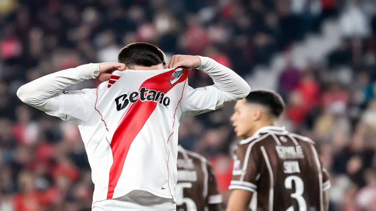El River Plate sufrió una dura derrota en su partido de fútbol, siendo víctima de sus propios errores en el campo de juego.. Foto: Redacción InfoArticulos