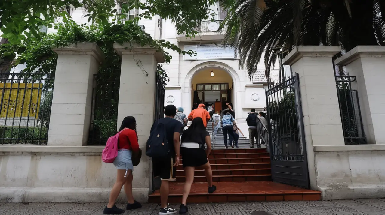 El Ejecutivo deja de lado la intervención gubernamental en los acuerdos salariales entre empleadores y trabajadores del sector educativo a nivel país.. Foto: Redacción InfoArticulos