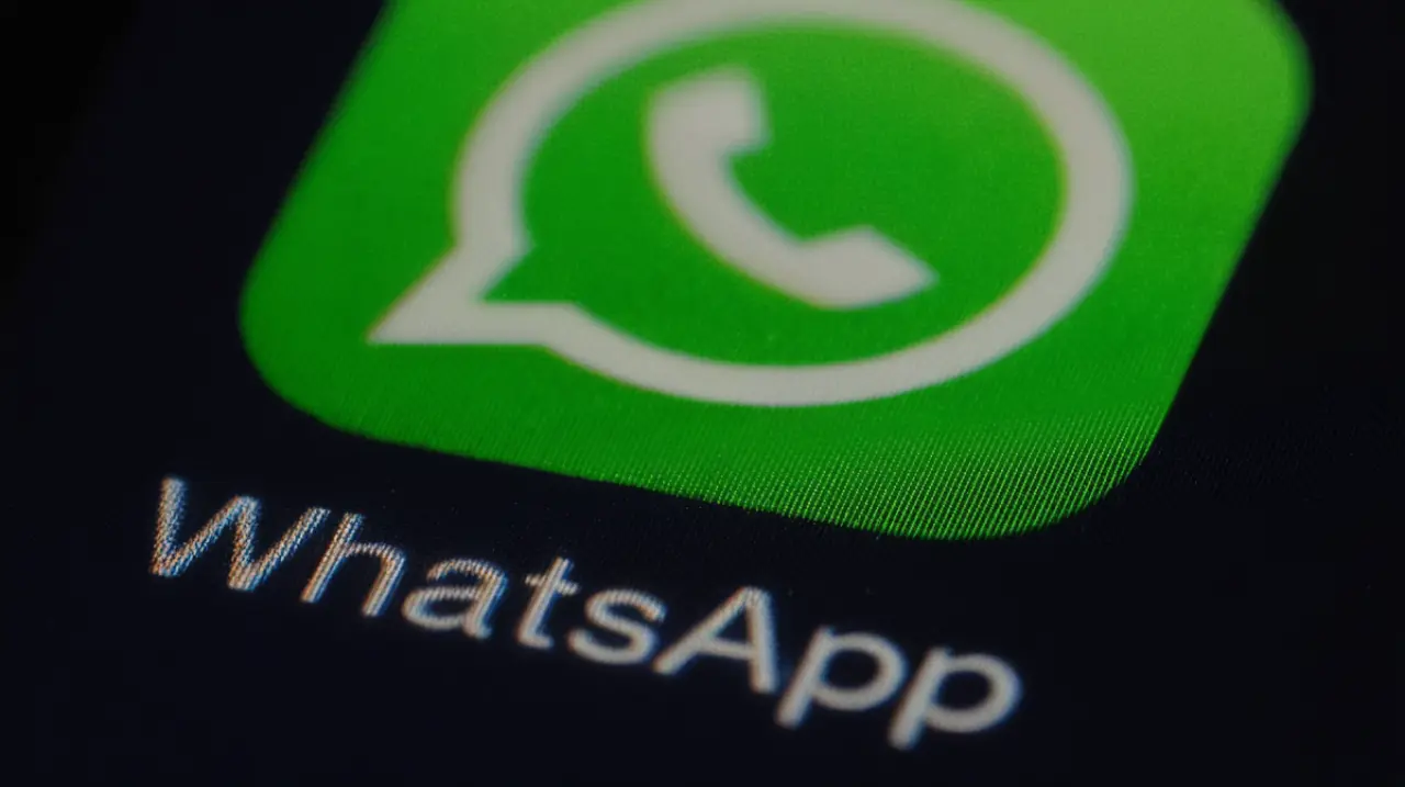 Crear stickers divertidos y creativos en WhatsApp es un proceso sencillo y entretenido que puedes realizar desde tu dispositivo móvil.. Foto: Redacción InfoArticulos