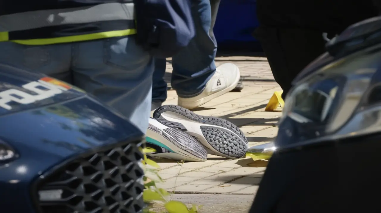 Un ciudadano ucraniano fue asesinado en la entrada de una escuela de Madrid, acusado de alta traición y con vínculos con Rusia.. Foto: Redacción InfoArticulos