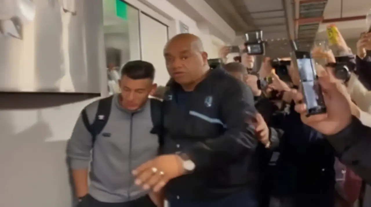 Cristian Pavón, el futbolista brasileño, ha sido arrestado por supuestamente insultar a un árbitro y atacar a un oficial de policía.. Foto: Redacción InfoArticulos