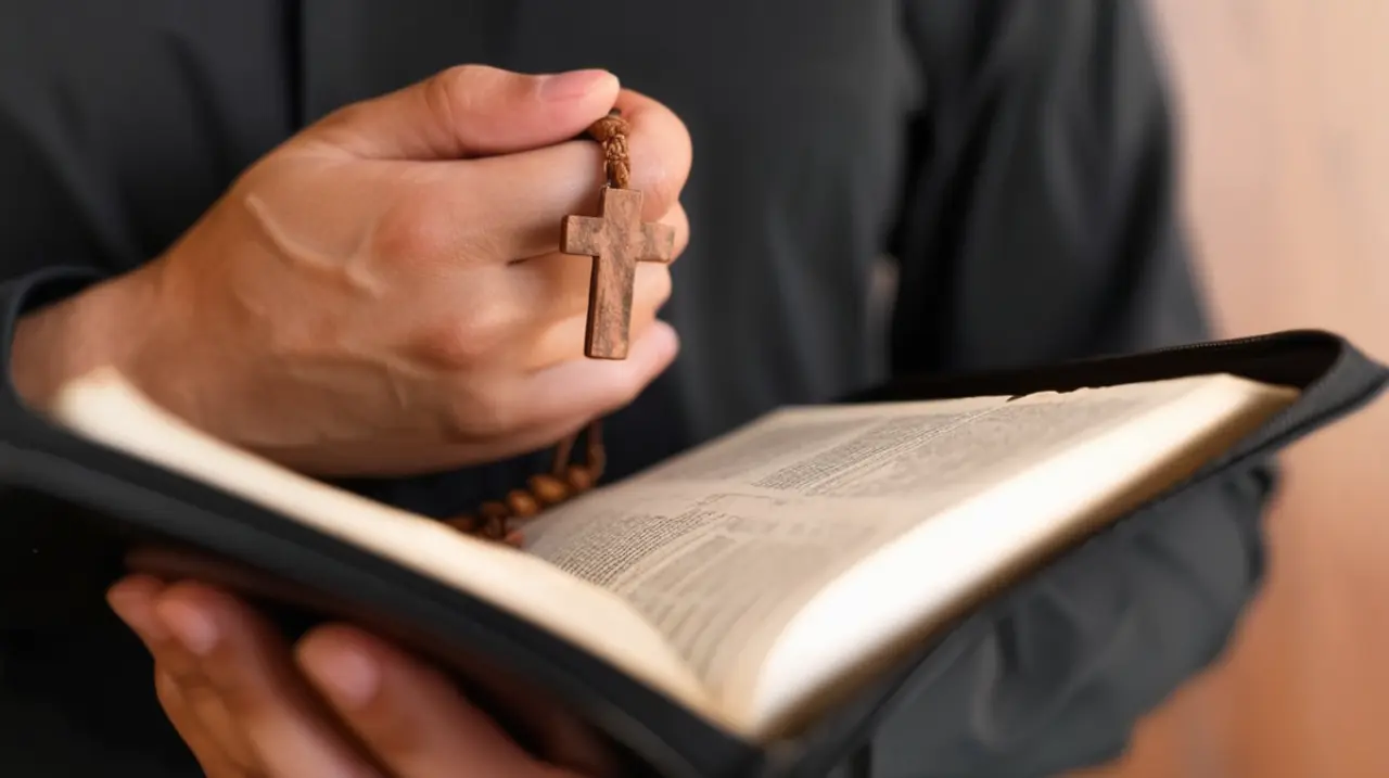 Un texto antiguo, olvidado en la Biblia, revela enseñanzas secretas escritas hace más de 2000 años.. Foto: Redacción InfoArticulos