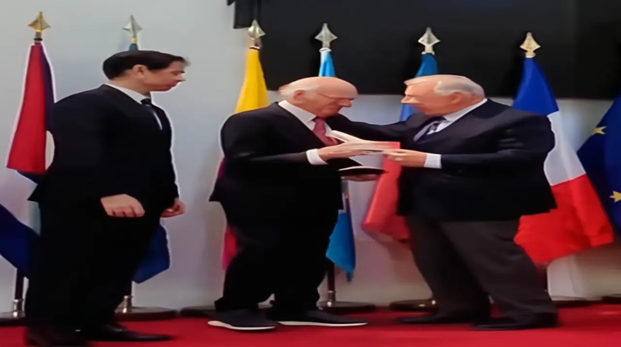 El ex entrenador Carlos Bianchi, recordado por sus logros en la Ligue 1, recibió un homenaje del Senado francés.. Foto: Redacción InfoArticulos