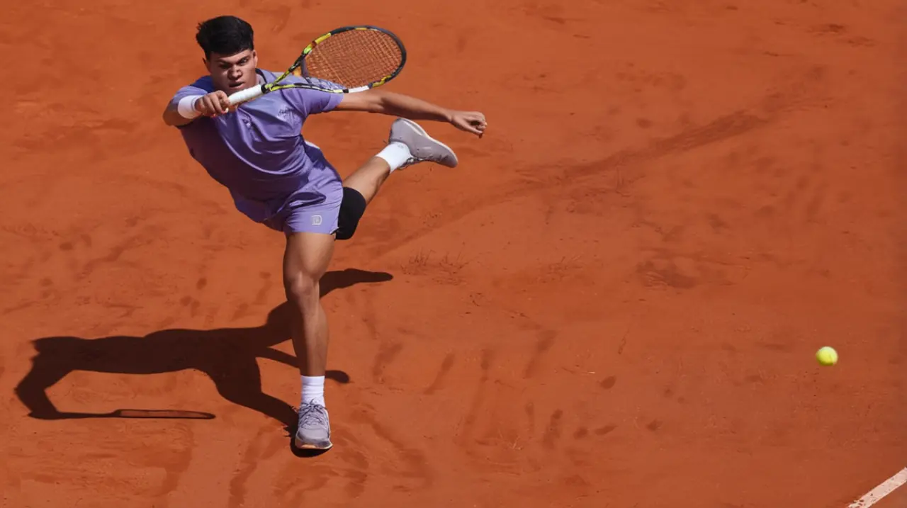 La derrota de Etcheverry en semifinales de Hamburgo abrió el camino a la final entre Rublev y Cobolli.. Foto: Redacción InfoArticulos