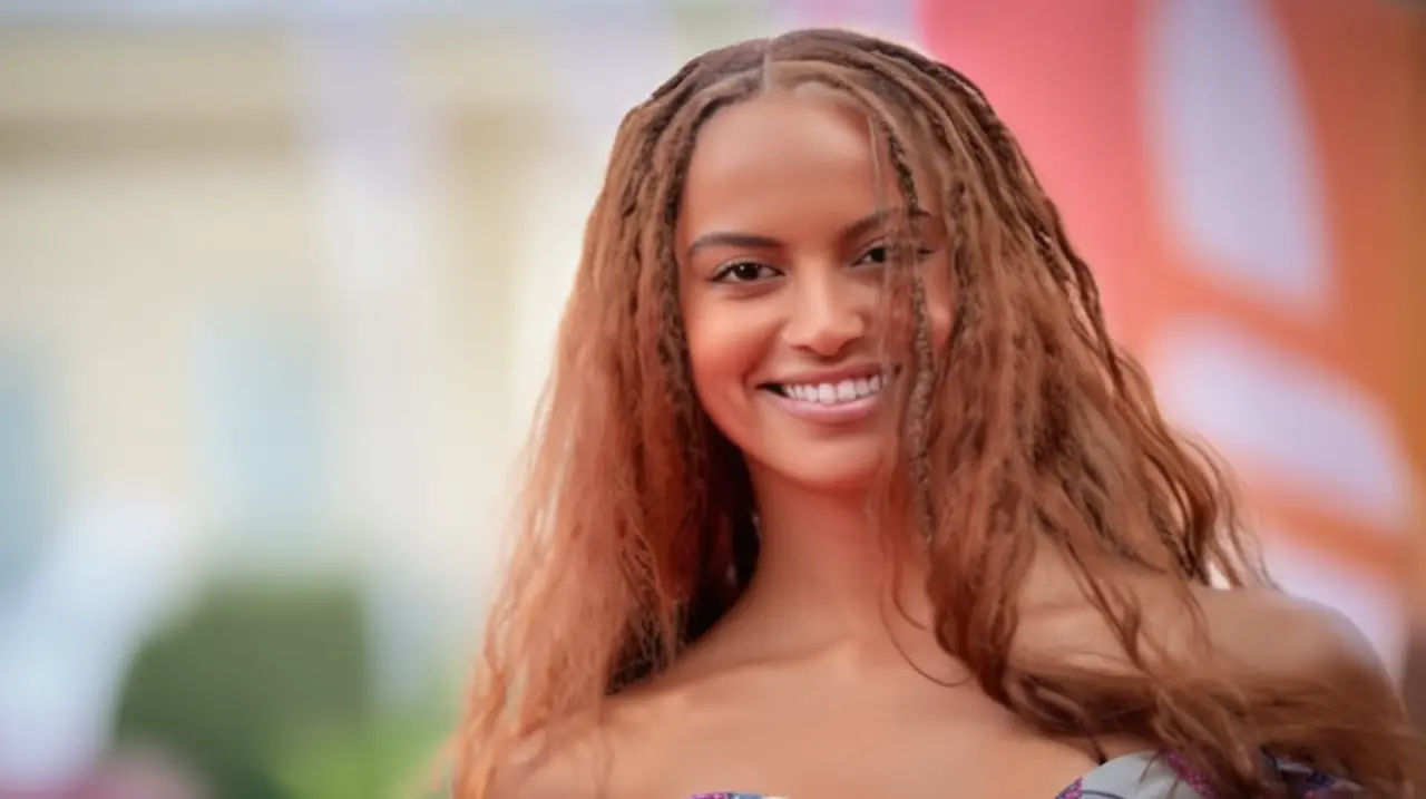 La hija de Barack Obama, Malia, ha tomado un camino diferente al de su familia política: su reciente cambio de rumbo en su carrera ha generado gran expectación y debate.. Foto: Redacción InfoArticu