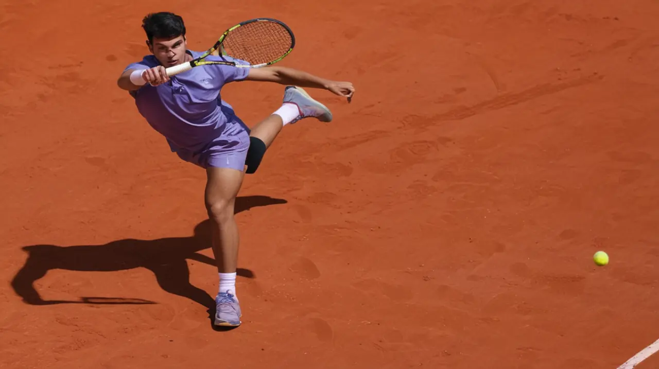 La campeona del Abierto de Francia, Sabalenka, demostró su fuerza invencible en la competencia, mientras que se rendía tributo al legendario Nadal por sus logros en el torneo.. Foto: Redacción Info