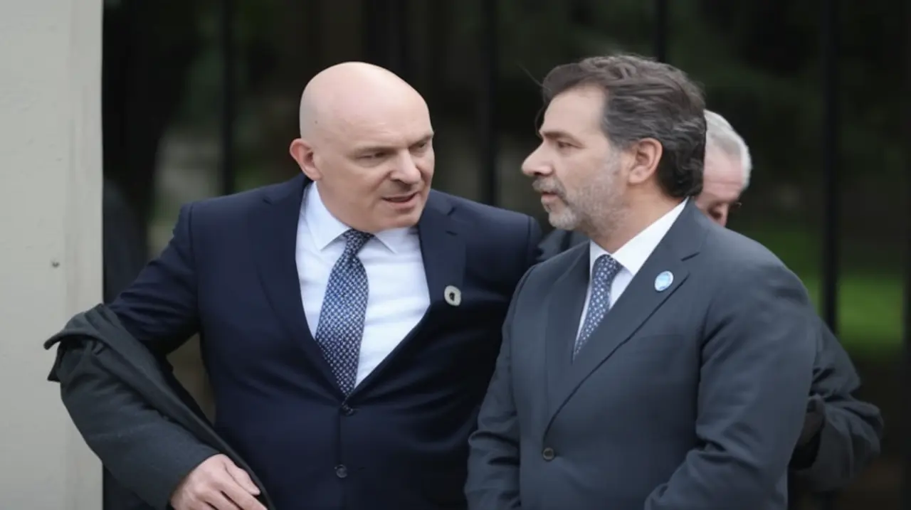 El ministro Espert confirma que el gobierno busca un acuerdo con los radicales y prevé una fuerte ofensiva contra la fiscalización de ARBA.. Foto: Redacción InfoArticulos