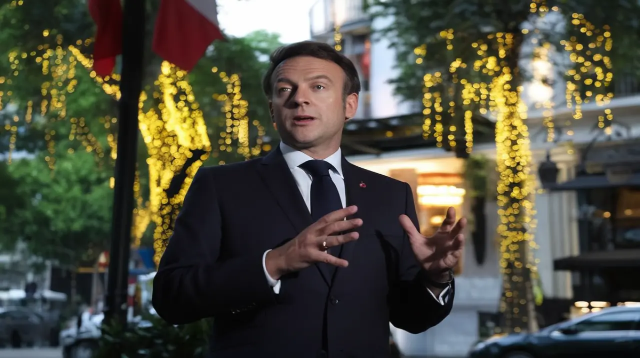 El presidente francés, Emmanuel Macron, habló sobre un incidente a bordo de su avión presidencial que involucró a su esposa, Brigitte.. Foto: Redacción InfoArticulos